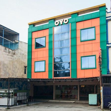 Oyo 529 Hotel Paninda Медан Экстерьер фото