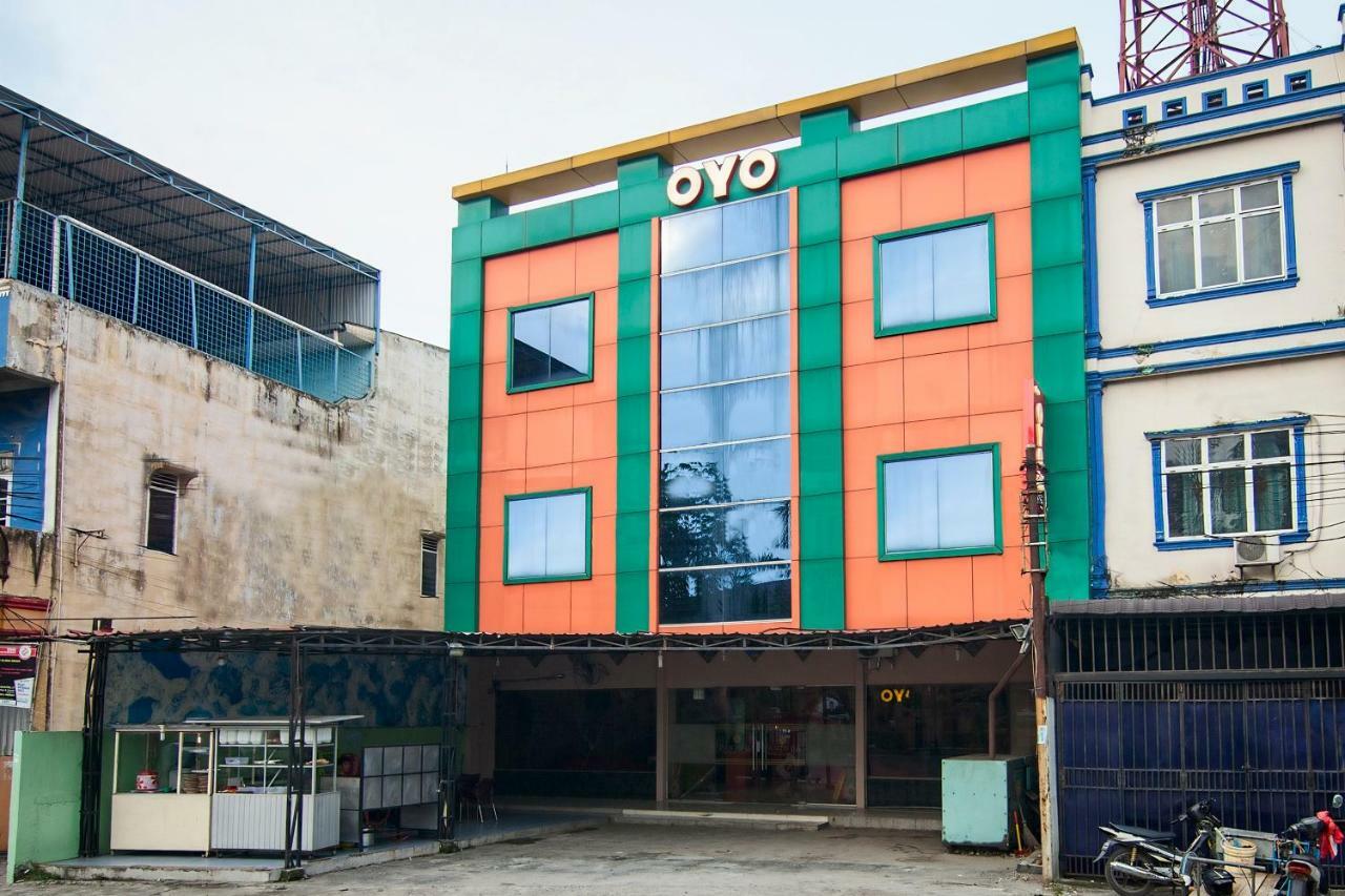 Oyo 529 Hotel Paninda Медан Экстерьер фото