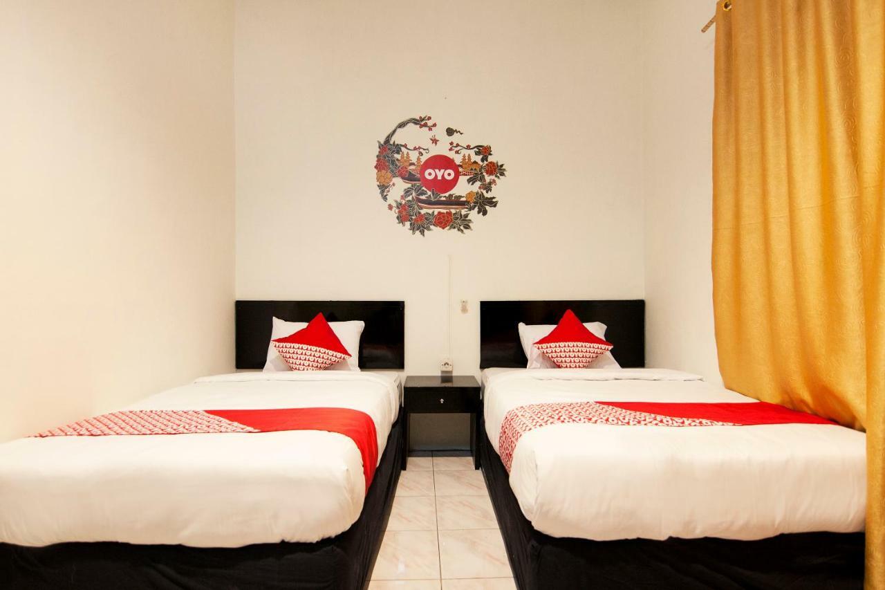 Oyo 529 Hotel Paninda Медан Экстерьер фото