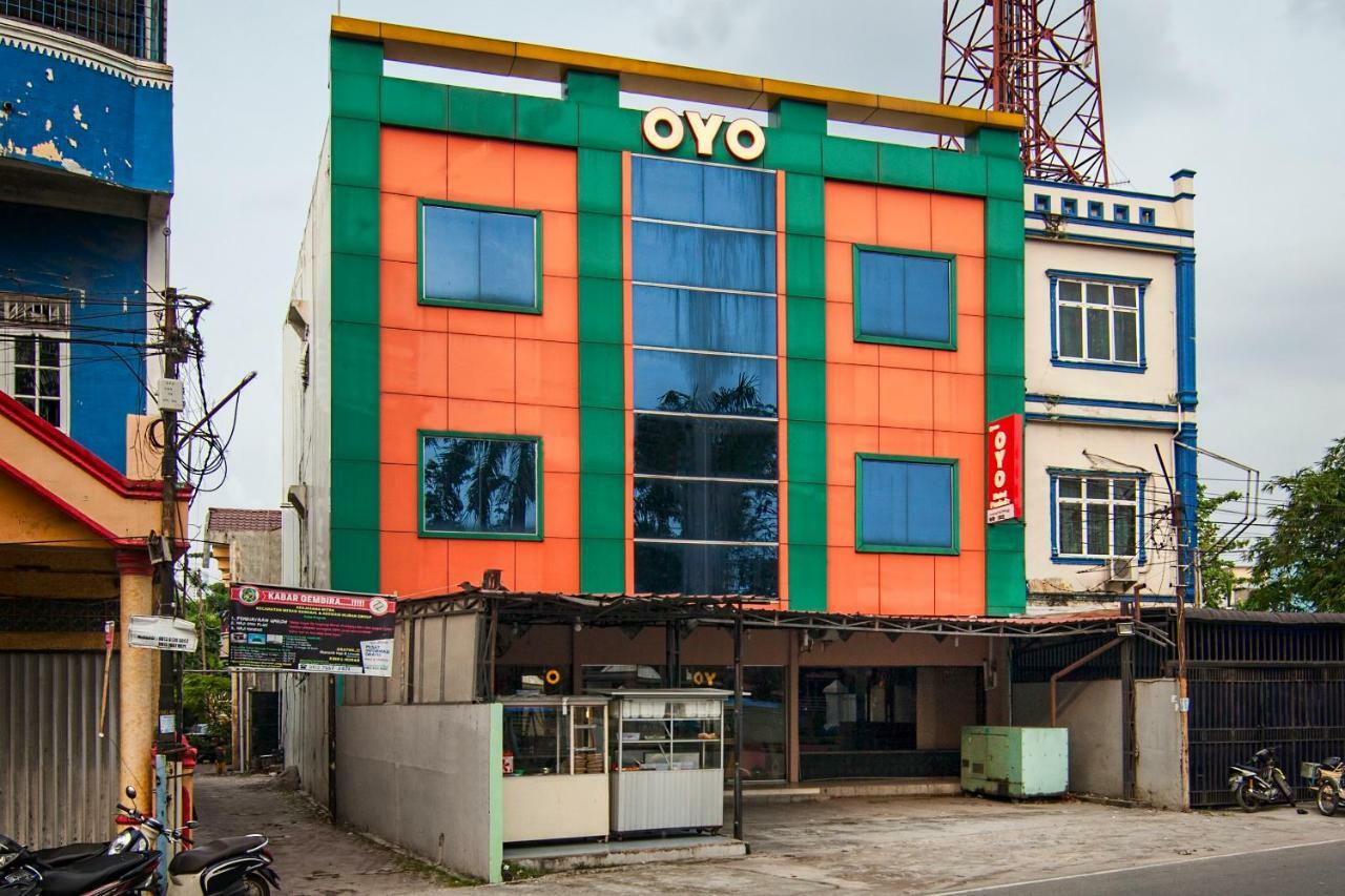 Oyo 529 Hotel Paninda Медан Экстерьер фото