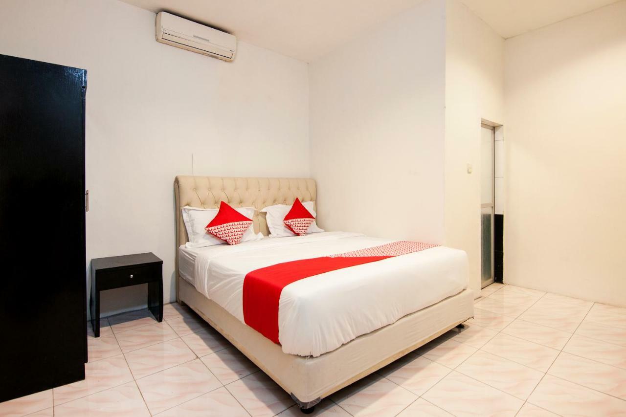 Oyo 529 Hotel Paninda Медан Экстерьер фото