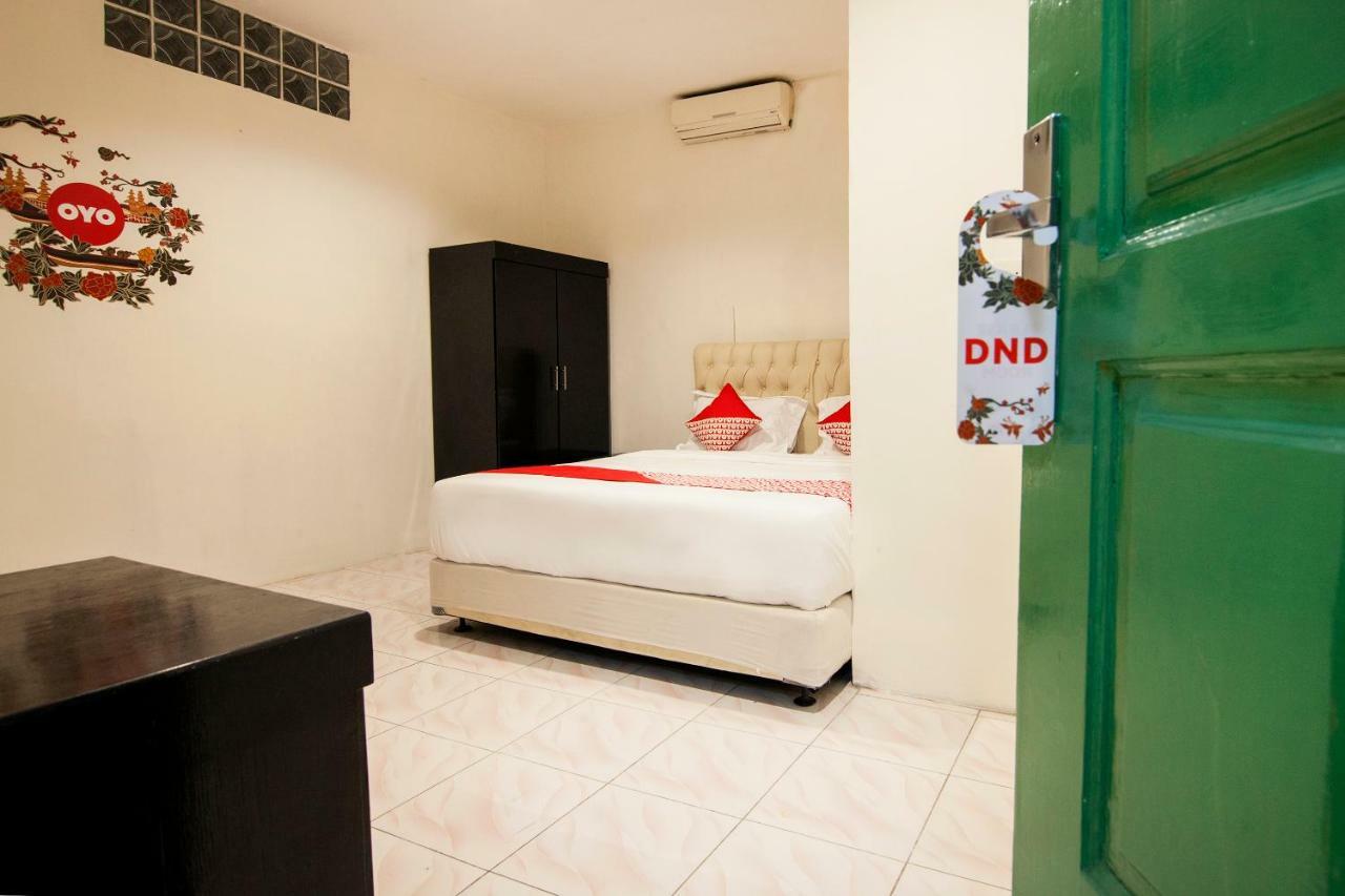 Oyo 529 Hotel Paninda Медан Экстерьер фото