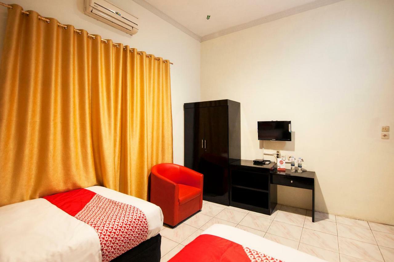 Oyo 529 Hotel Paninda Медан Экстерьер фото